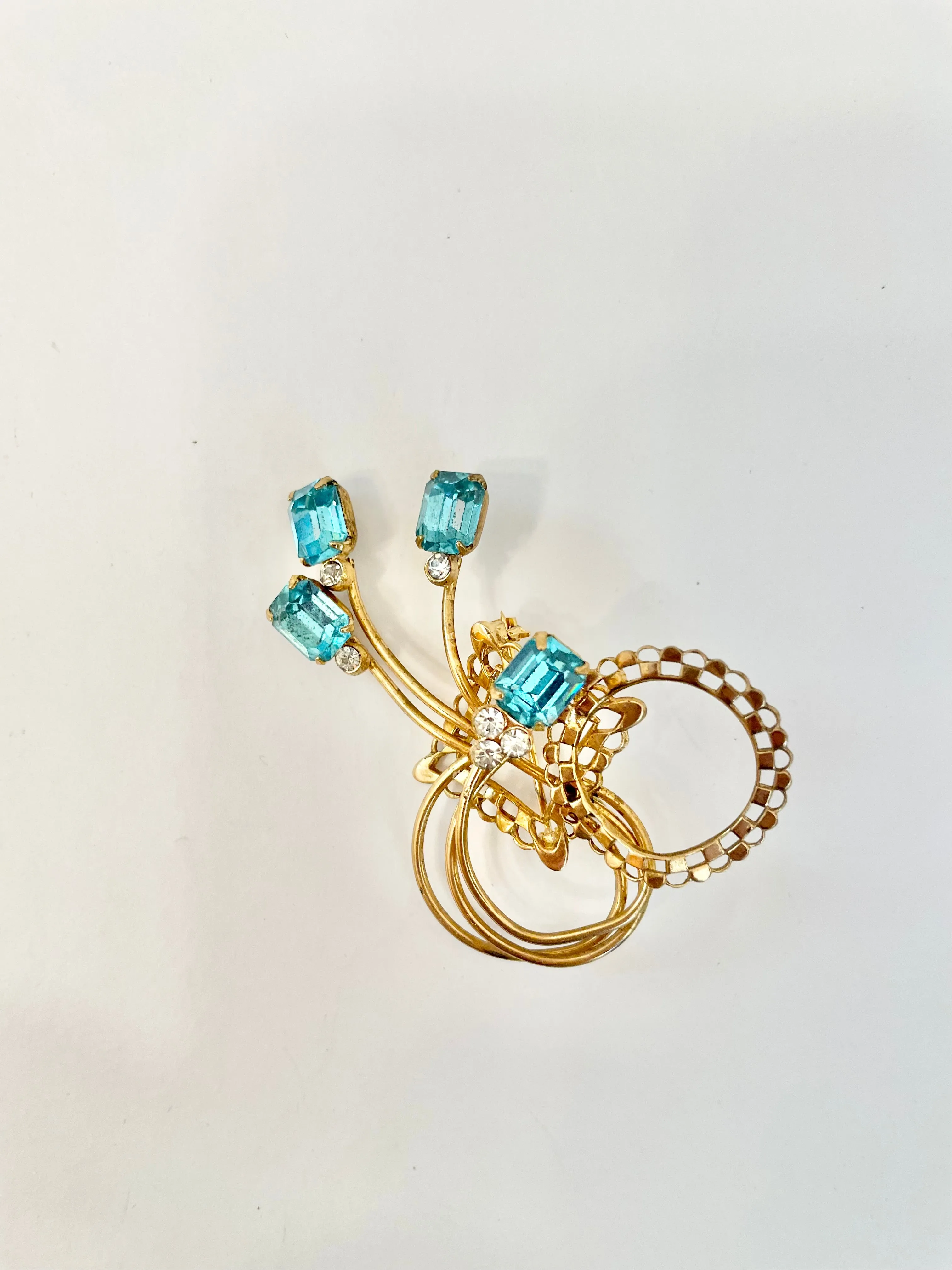 1960's divine gold brooch with emerald cut glass stones.... so classy!