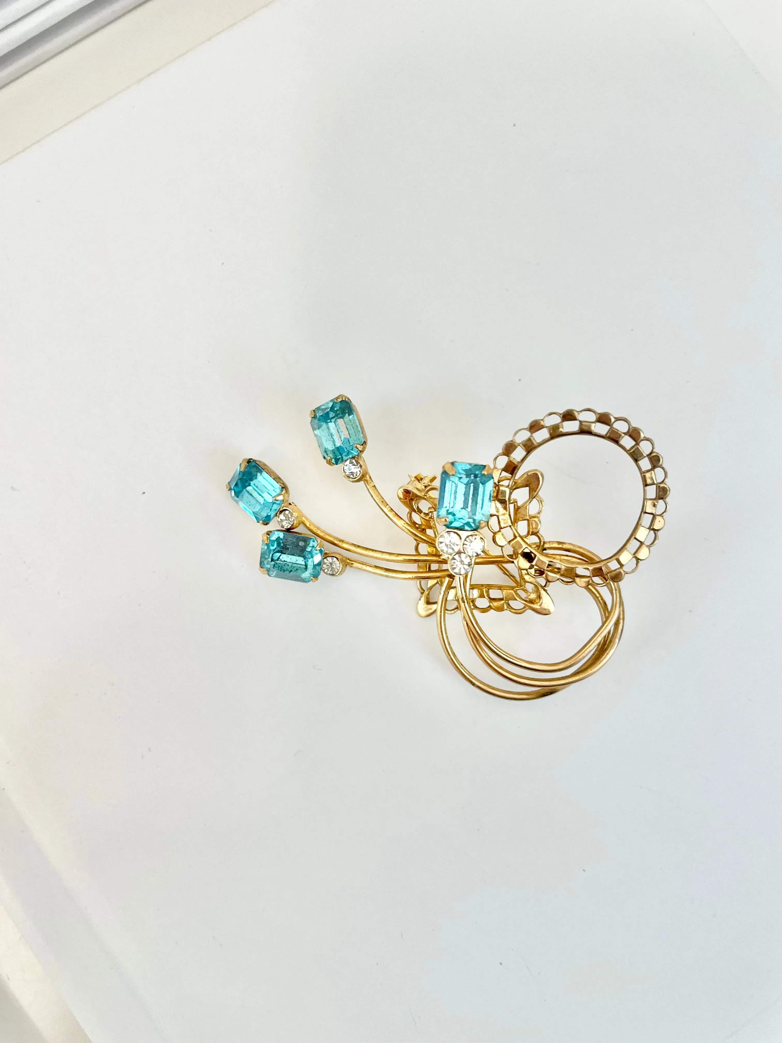 1960's divine gold brooch with emerald cut glass stones.... so classy!