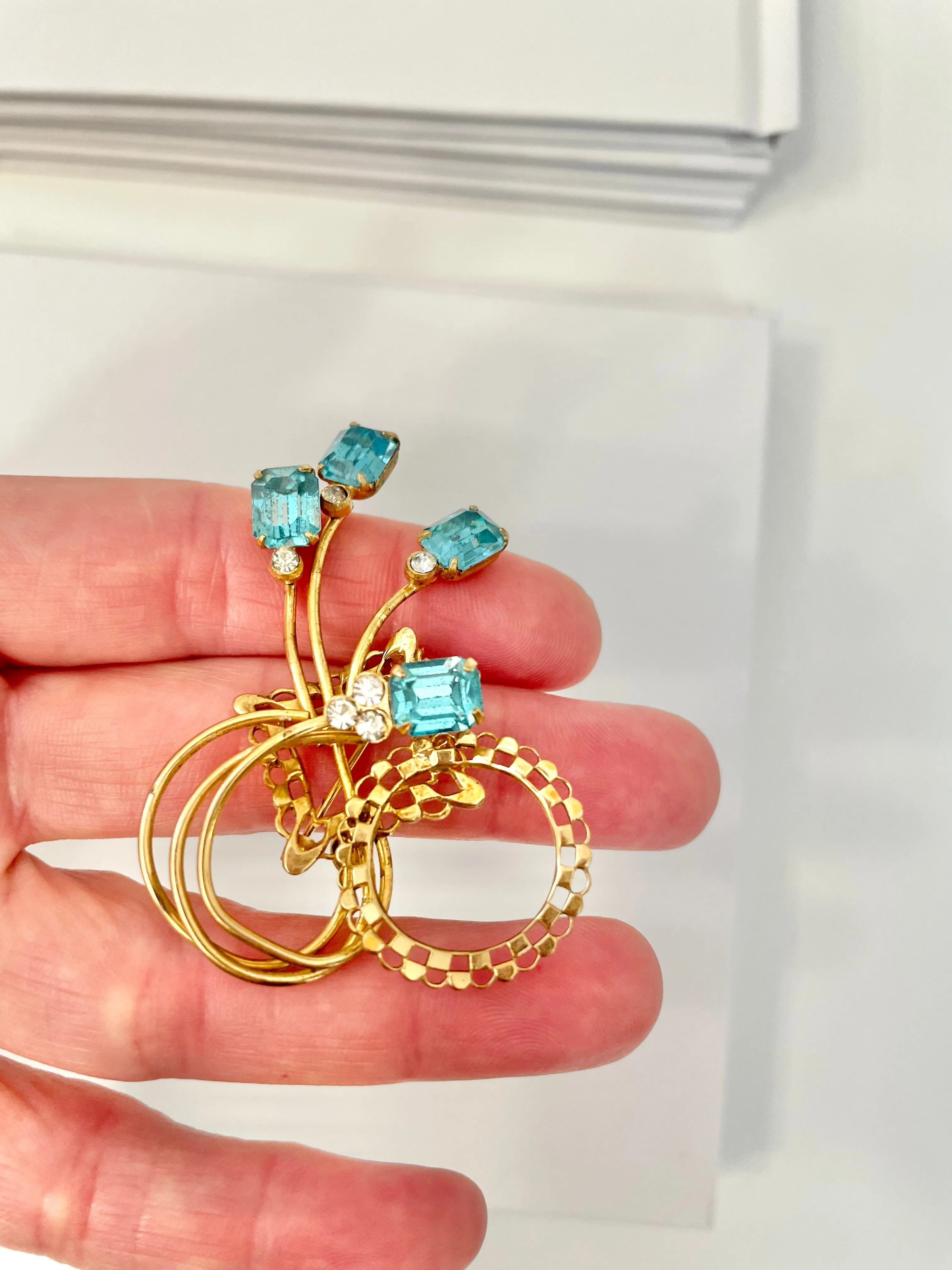 1960's divine gold brooch with emerald cut glass stones.... so classy!