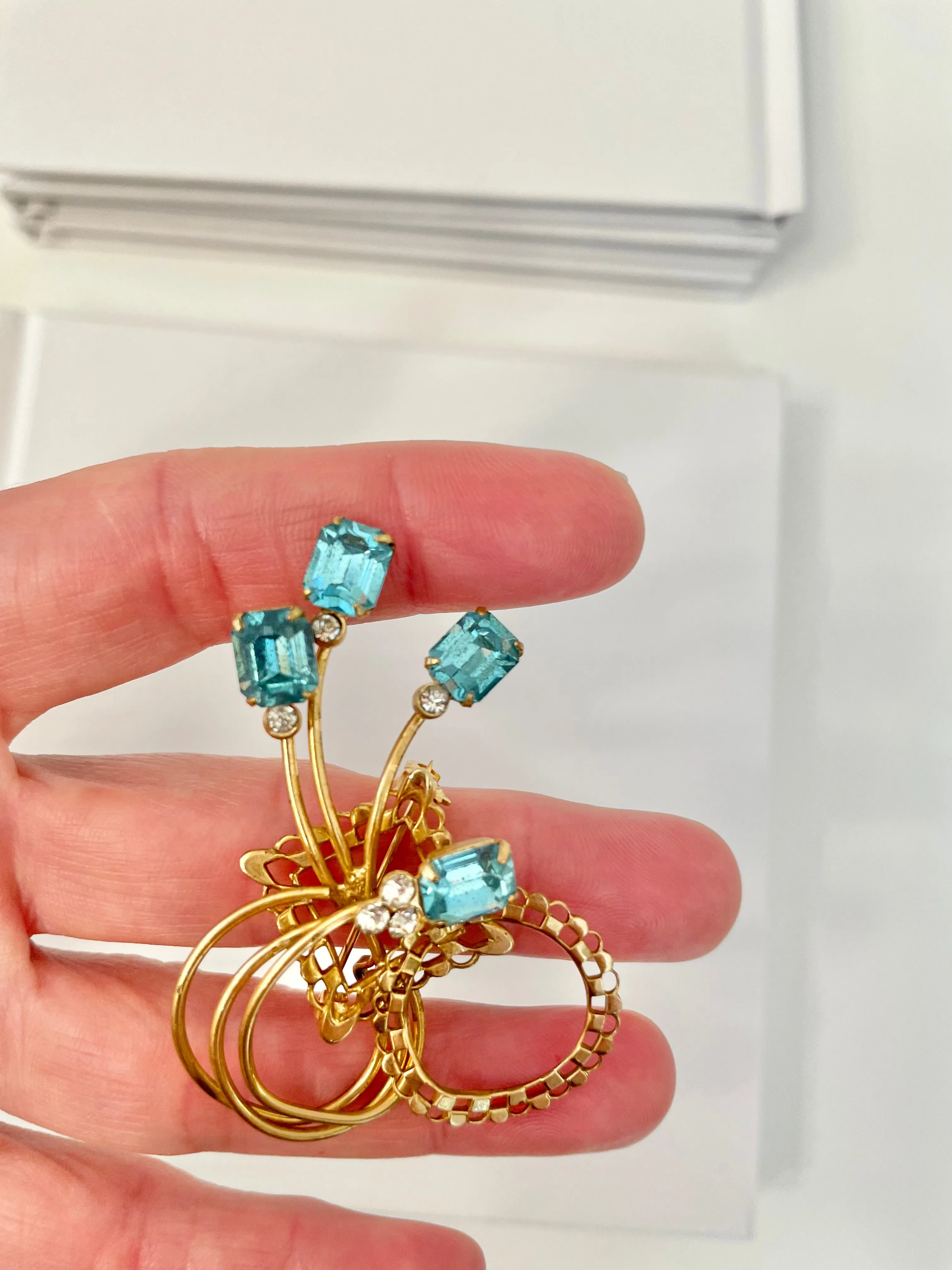 1960's divine gold brooch with emerald cut glass stones.... so classy!