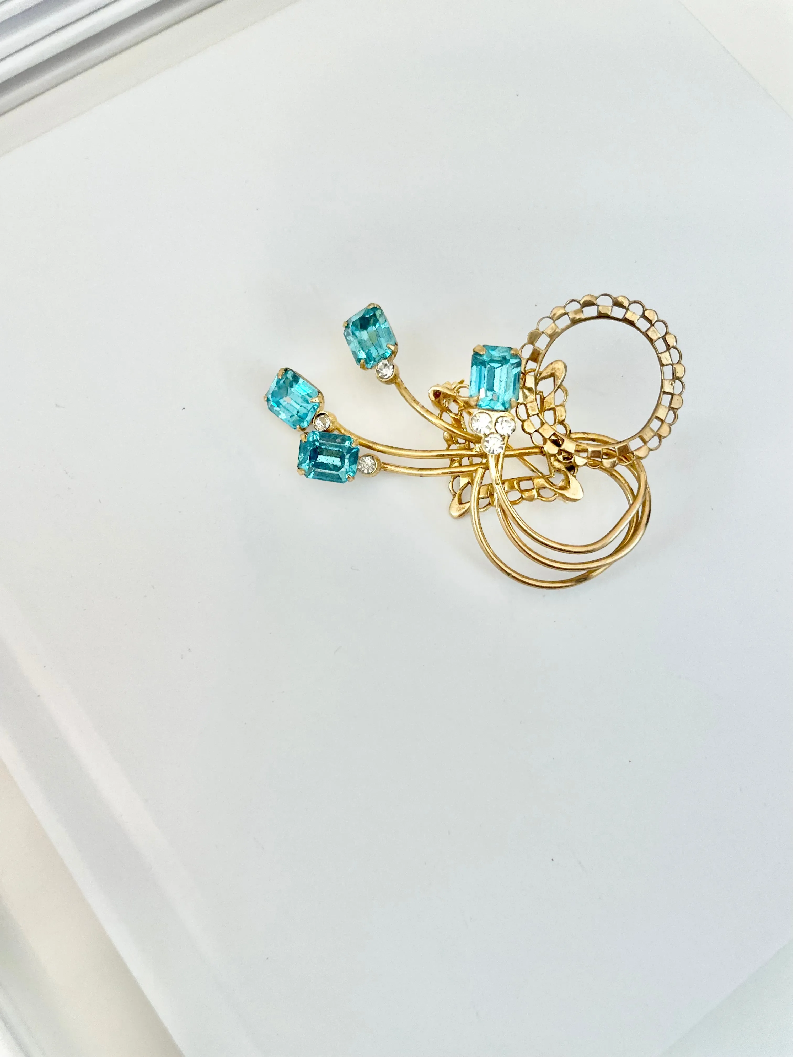 1960's divine gold brooch with emerald cut glass stones.... so classy!