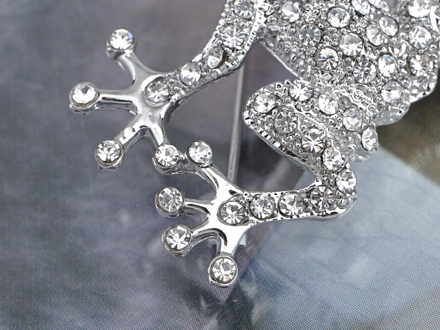 Alilang Silvery Tone Clear Crystal Colored Rhinestones Frog Toad Brooch Pin Silver