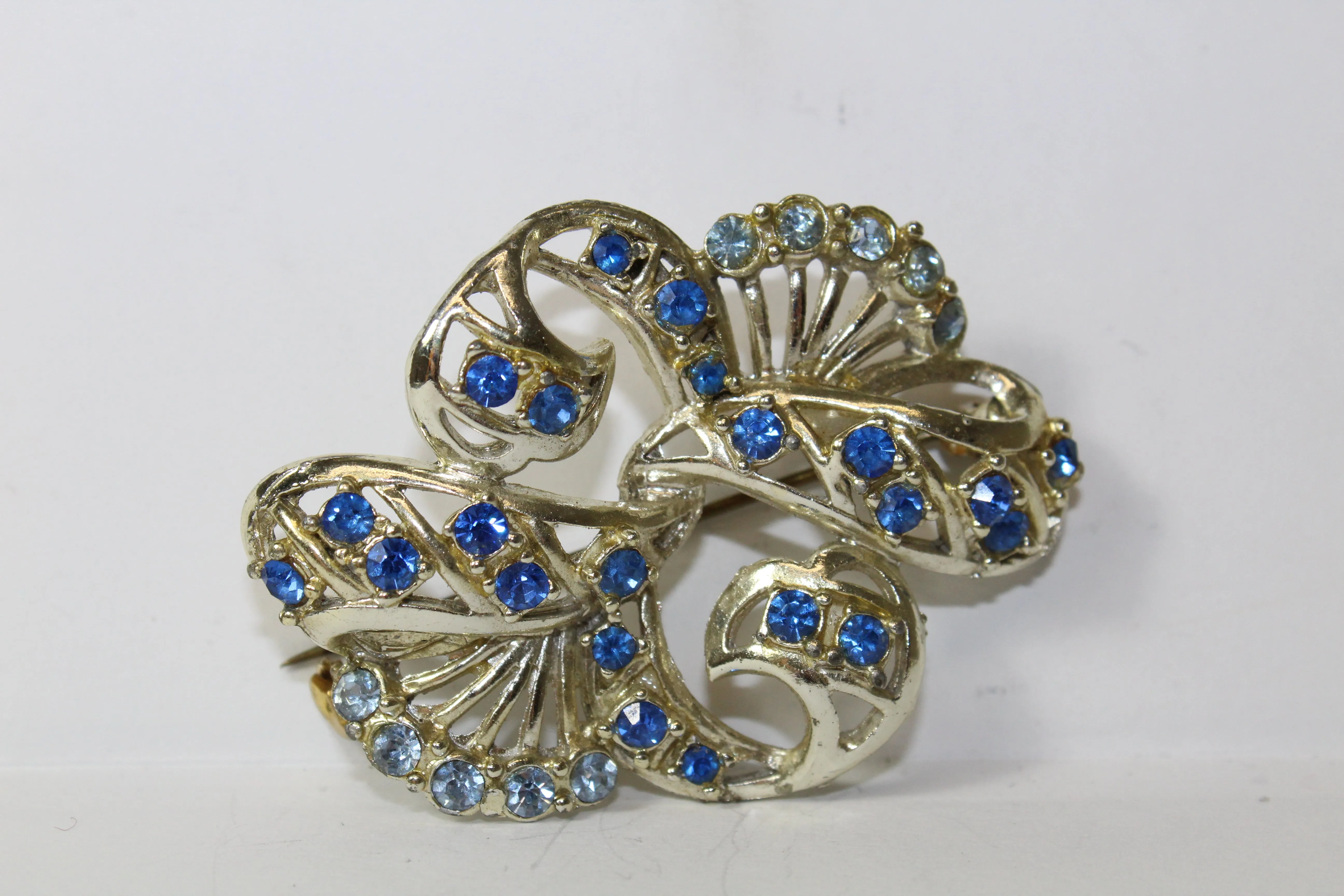 Diverse Vintage Brooches, Various Models, Made in 1960