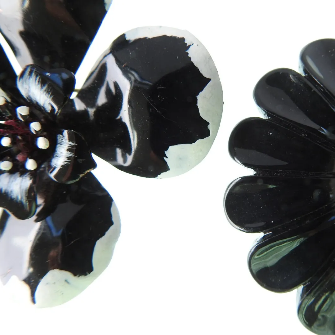 Lot of two black and white vintage enamel flower brooches