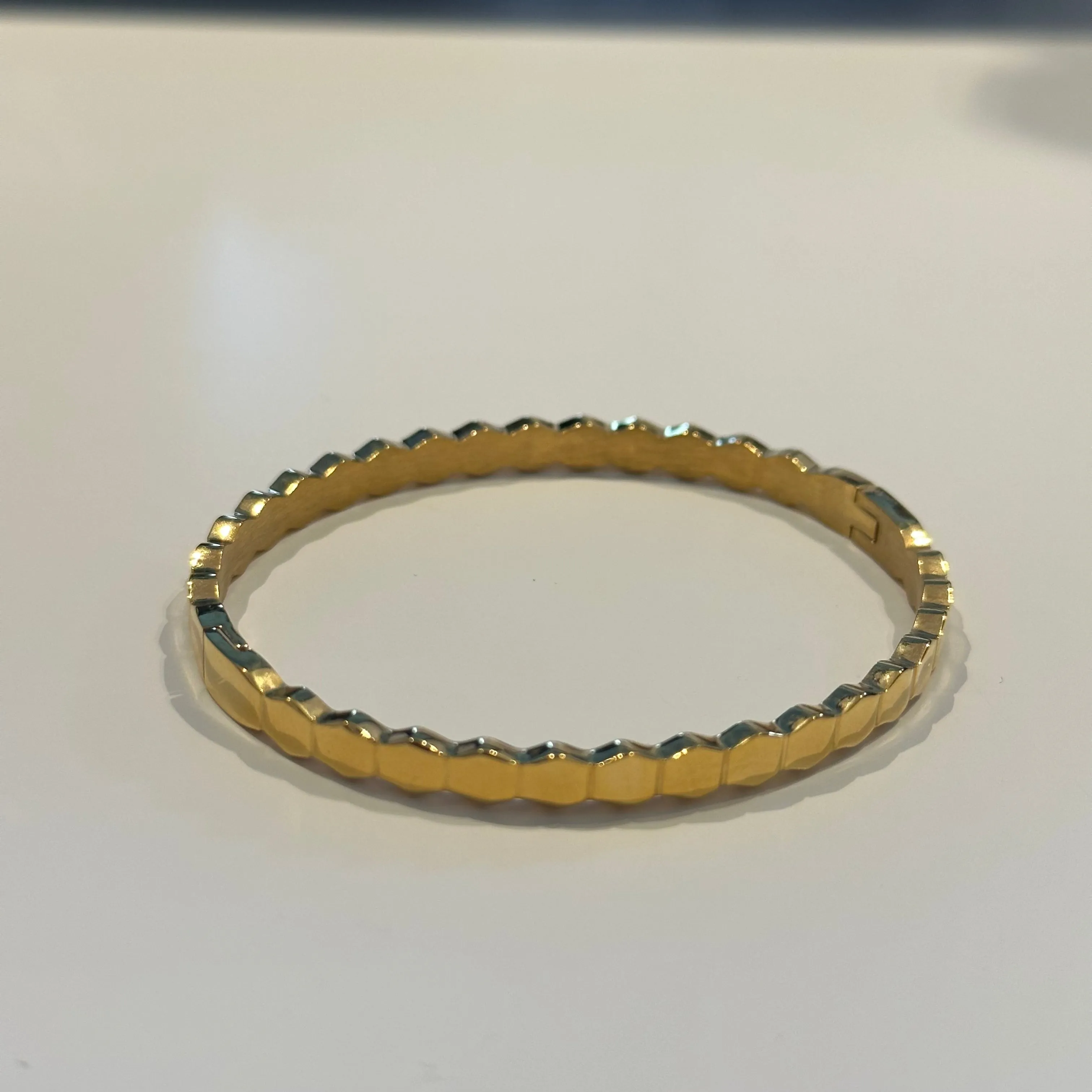 Oval Honeycomb Bangle in 18k Gold Plated Brass - The Isla Bangle